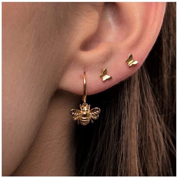 🍯14K Gold Plated Honey Bee Huggie Hoop Earrings - Picture 4 of 5